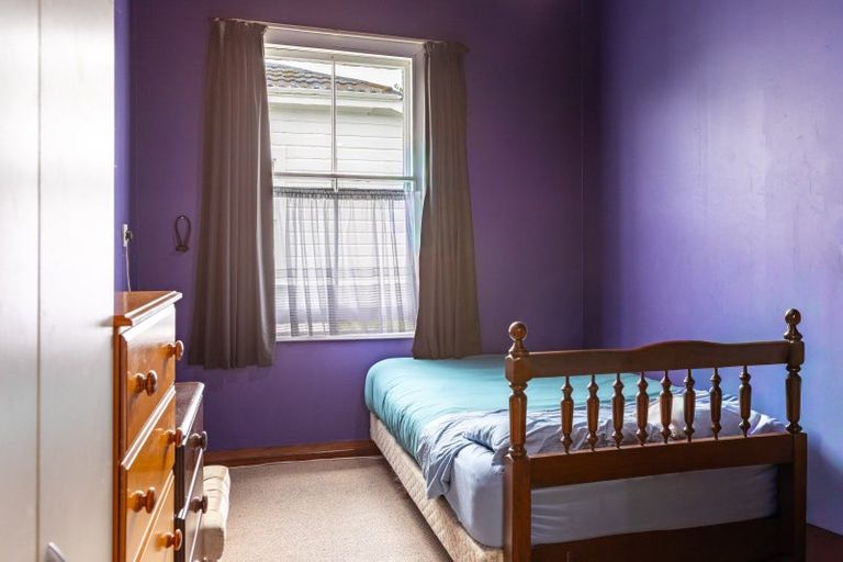 Photo of property in 9 Ross Street, Woodville, 4920