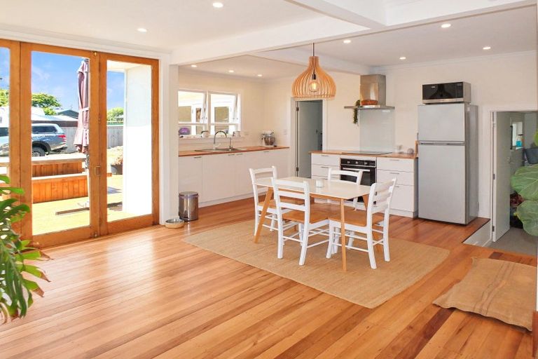 Photo of property in 14 Carthew Terrace, Foxton Beach, Foxton, 4815