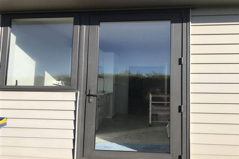 Photo of property in 882 East Coast Road, Northcross, Auckland, 0630