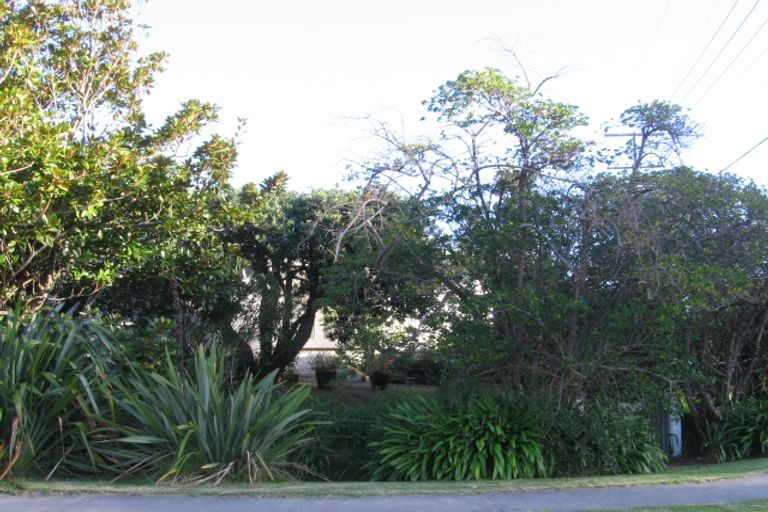 Photo of property in 12 Rangihiroa Street, Waikanae Beach, Waikanae, 5036