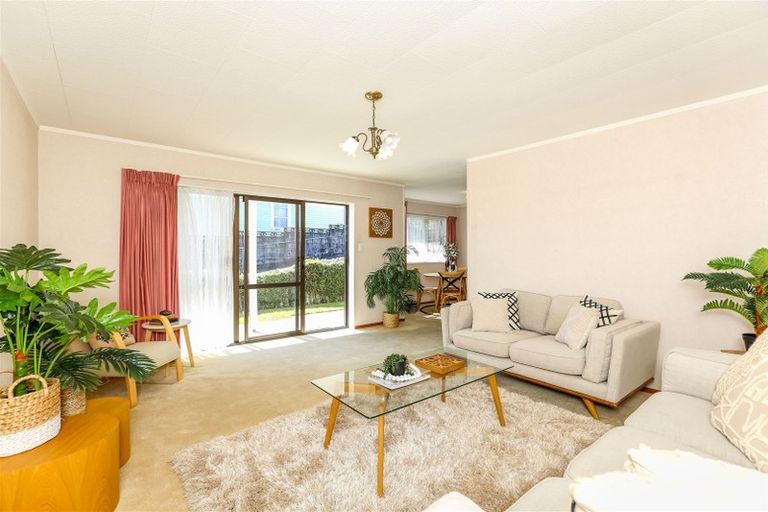 Photo of property in 2/481 Saint Aubyn, Moturoa, New Plymouth, 4310