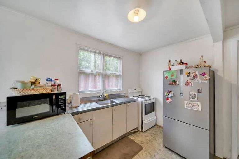 Photo of property in 4 Kambalda Street, Mangere Bridge, Auckland, 2022