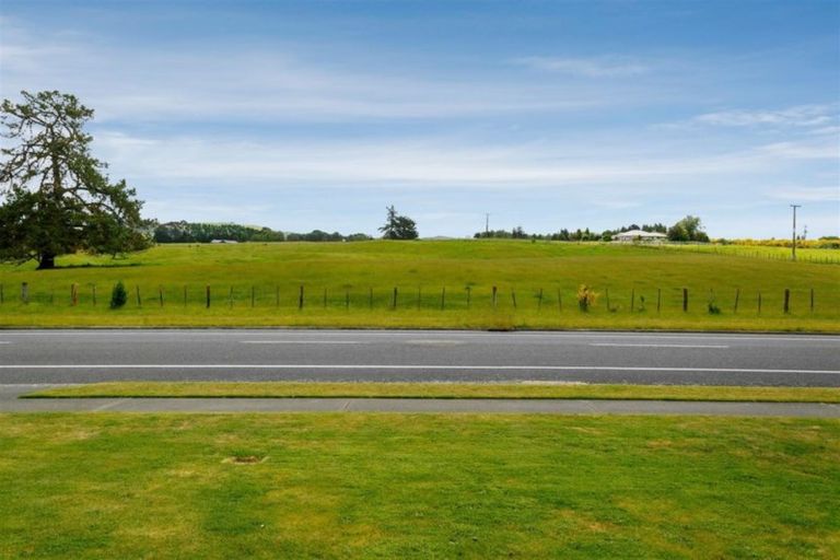 Photo of property in 35 Acacia Bay Road, Nukuhau, Taupo, 3330