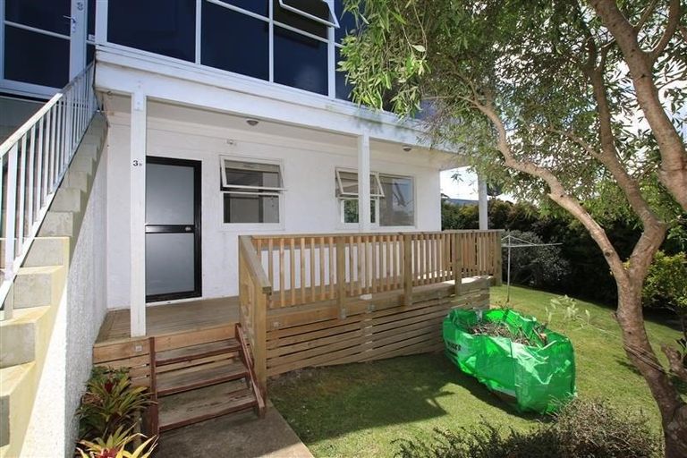 Photo of property in 3/81 Raleigh Road, Northcote, Auckland, 0627