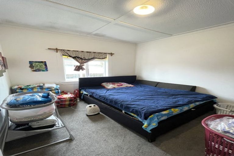 Photo of property in 11 Clayburn Road, Glen Eden, Auckland, 0602