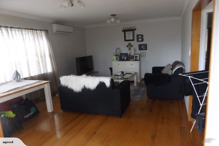 Photo of property in 2/7 Queen Street, Papakura, 2110