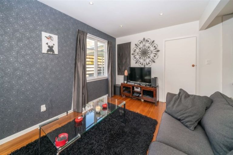 Photo of property in 32 Martindales Road, Heathcote Valley, Christchurch, 8022