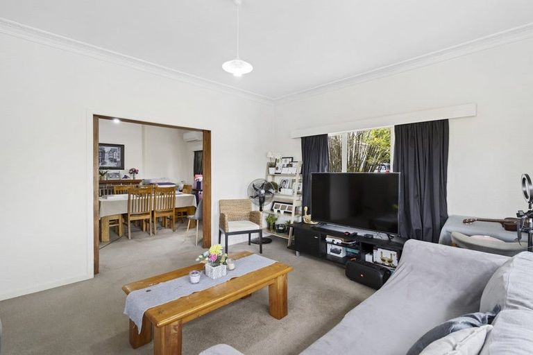 Photo of property in 17 Carey Street, Maeroa, Hamilton, 3200