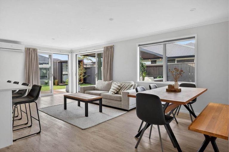 Photo of property in 33 Te Kio Crescent, Papamoa Beach, Papamoa, 3118