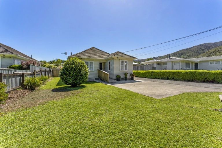 Photo of property in 113 Hine Road, Wainuiomata, Lower Hutt, 5014
