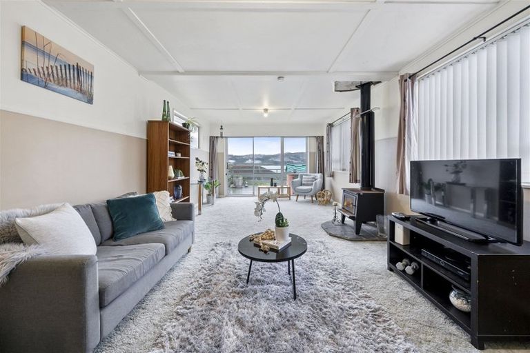 Photo of property in 35 Waiuta Street, Titahi Bay, Porirua, 5022