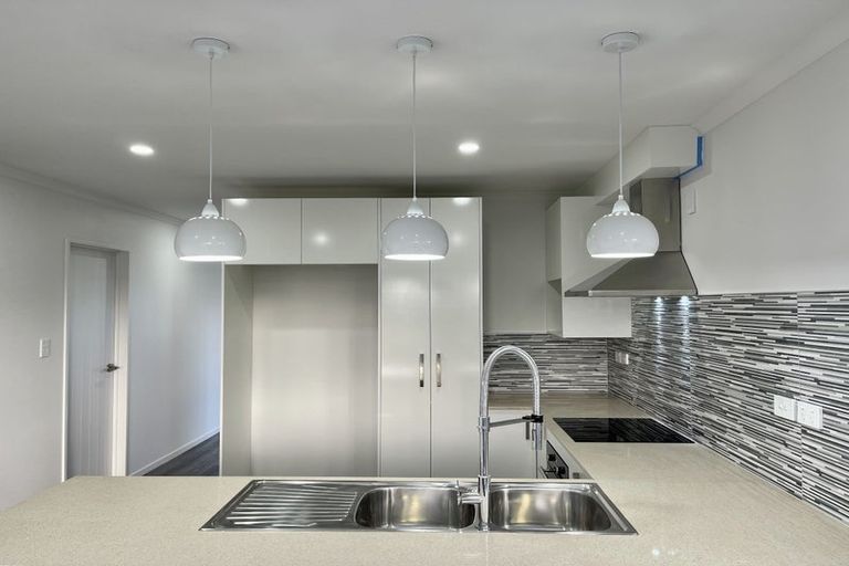 Photo of property in 65c Manuroa Road, Takanini, 2112