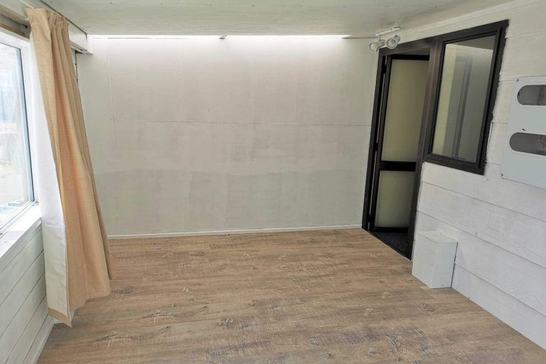 Photo of property in 33a Springs Road, Parakai, 0830