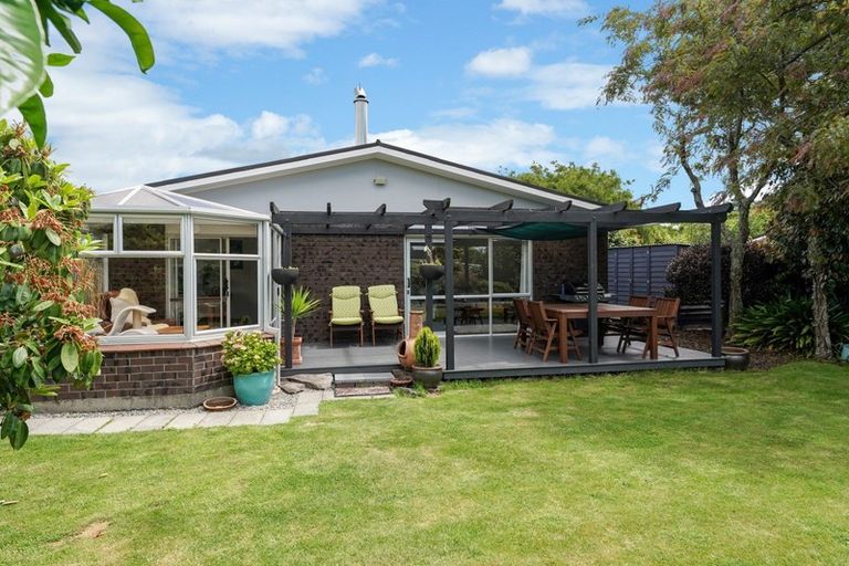 Photo of property in 3 Rewarewa Crescent, Waikanae, 5036
