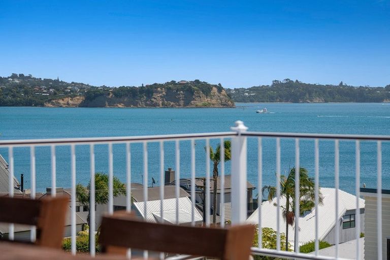 Photo of property in 65 De Luen Avenue, Tindalls Beach, Whangaparaoa, 0930