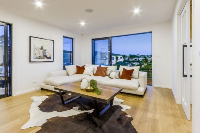 Photo of property in 19 Tawatawa Street, Long Bay, Auckland, 0630