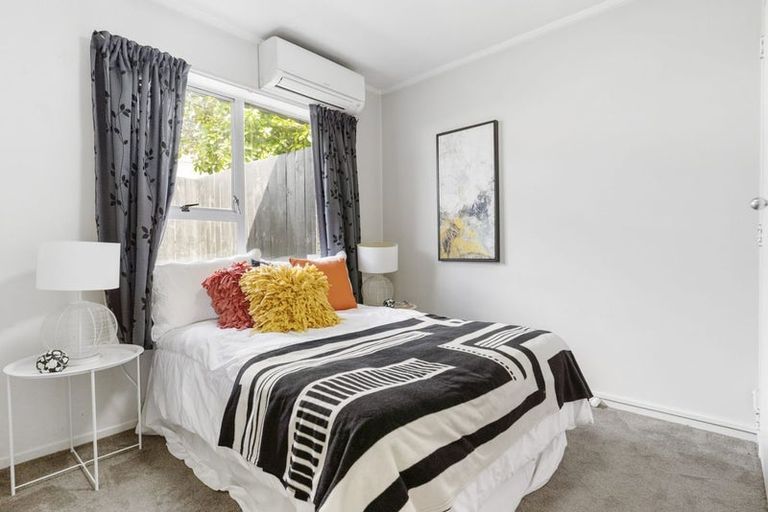 Photo of property in 2/94 Lynwood Road, New Lynn, Auckland, 0600