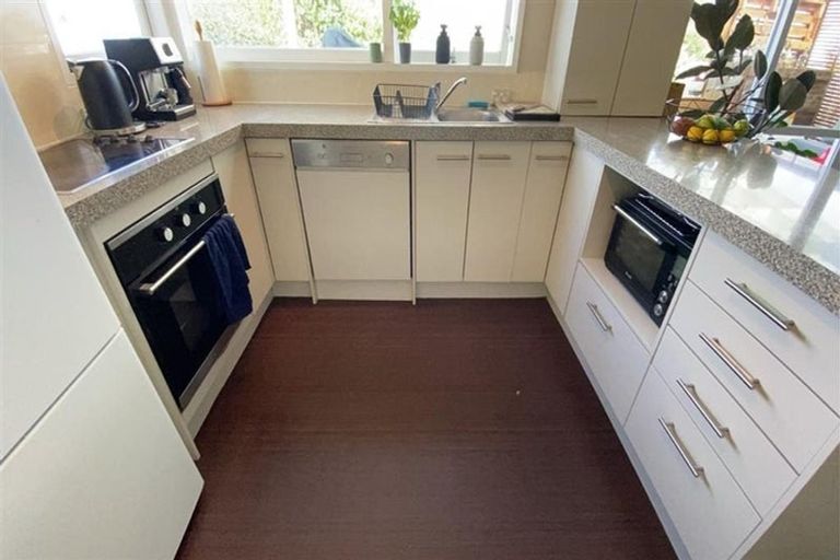 Photo of property in 73a Target Road, Totara Vale, Auckland, 0629