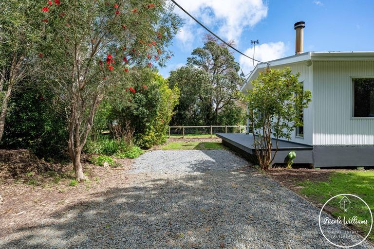 Photo of property in 9 Regent Street, Whakapirau, Maungaturoto, 0583
