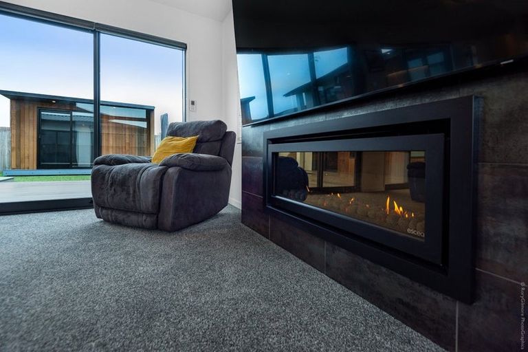 Photo of property in 14 Blue Gum Place, New Brighton, Christchurch, 8083