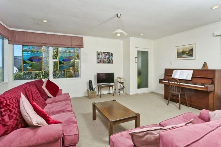 Photo of property in 43 Juniper Road, Sunnynook, Auckland, 0620