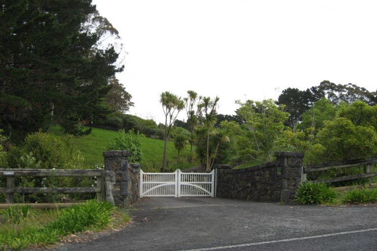 Photo of property in 803 Old North Road, Waimauku, 0882