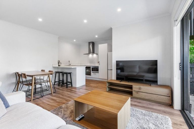 Photo of property in 2/71 Hobsonville Road, Hobsonville, Auckland, 0616