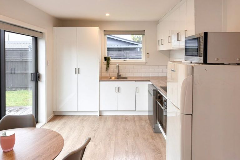 Photo of property in 4/27 Oxley Avenue, St Albans, Christchurch, 8014