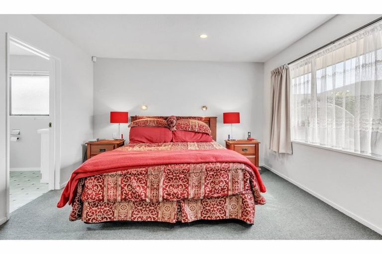 Photo of property in 6 Mclean Place, Woodend, 7610