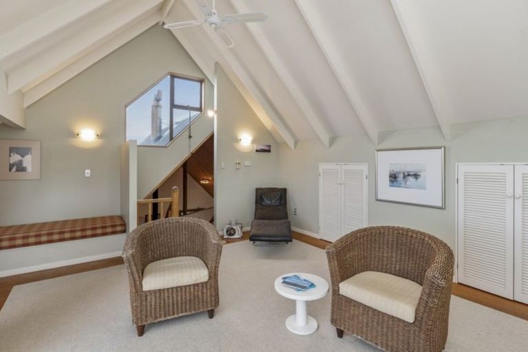 Photo of property in 115 Tutere Street, Waikanae Beach, Waikanae, 5036