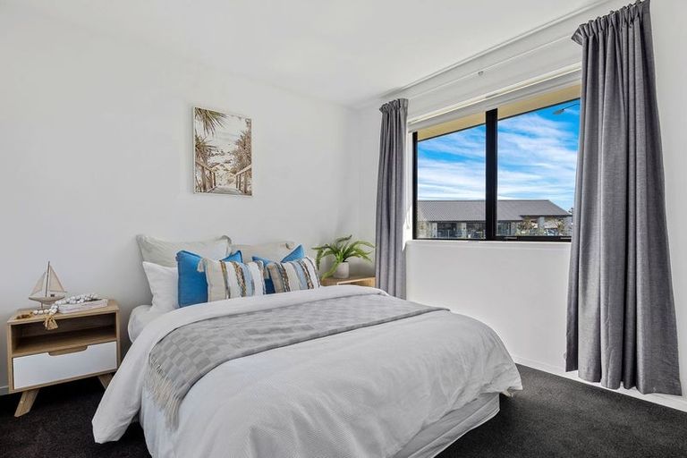 Photo of property in 3b Shillingford Boulevard, Rolleston, 7615