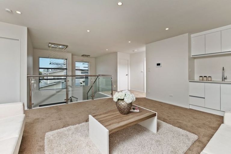 Photo of property in 18 Spyglass Street, Red Beach, 0932