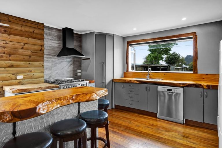 Photo of property in 43 Maire Street, Inglewood, 4330