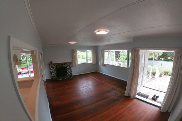 Photo of property in 28 Bertram Road, Kawakawa Bay, Papakura, 2585