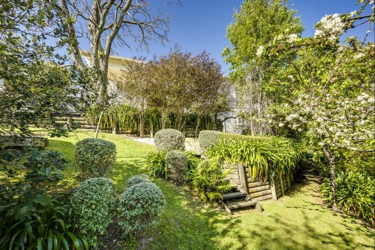 Photo of property in 18 Gladstone Road, Bluff Hill, Napier, 4110