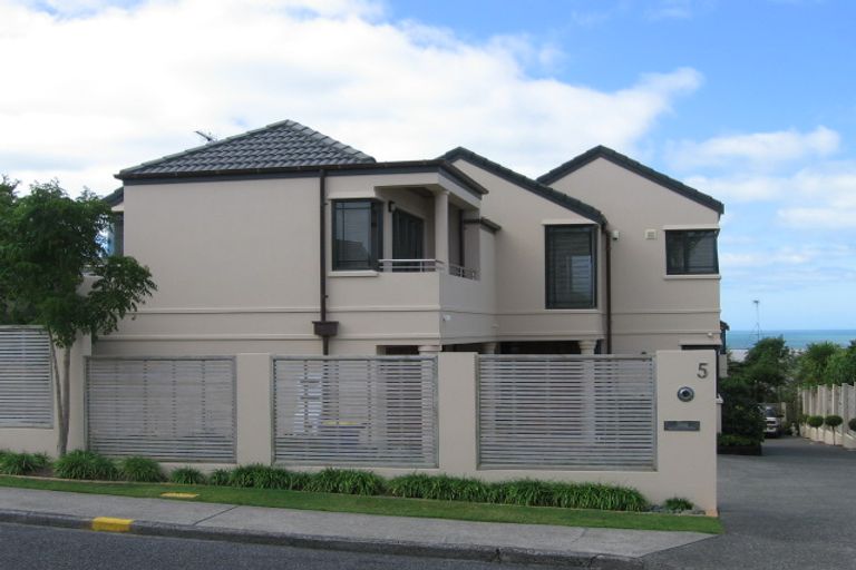Photo of property in 7 Midway Avenue, Castor Bay, Auckland, 0620