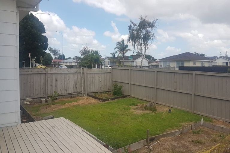Photo of property in 2 Sunlands Drive, Manurewa, Auckland, 2102