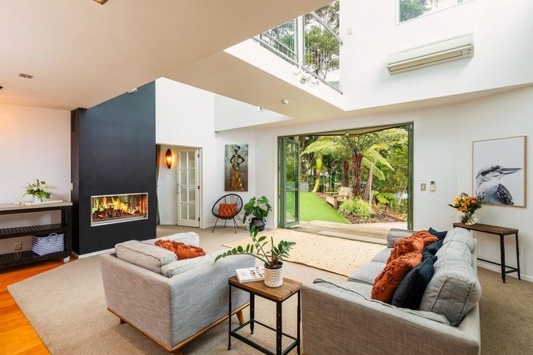 Photo of property in 11a Woodfern Crescent, Titirangi, Auckland, 0604