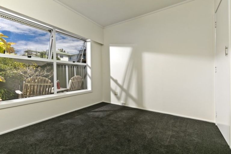 Photo of property in 1/24 Seabreeze Road, Narrow Neck, Auckland, 0624