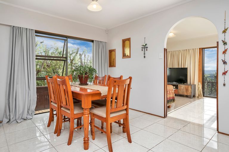 Photo of property in 1069 Scenic Drive North, Swanson, Auckland, 0816