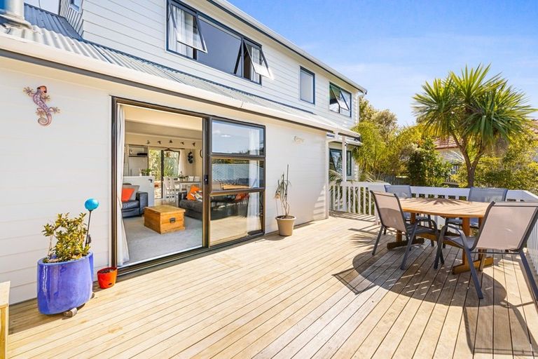 Photo of property in 5 Lorena Place, West Harbour, Auckland, 0618