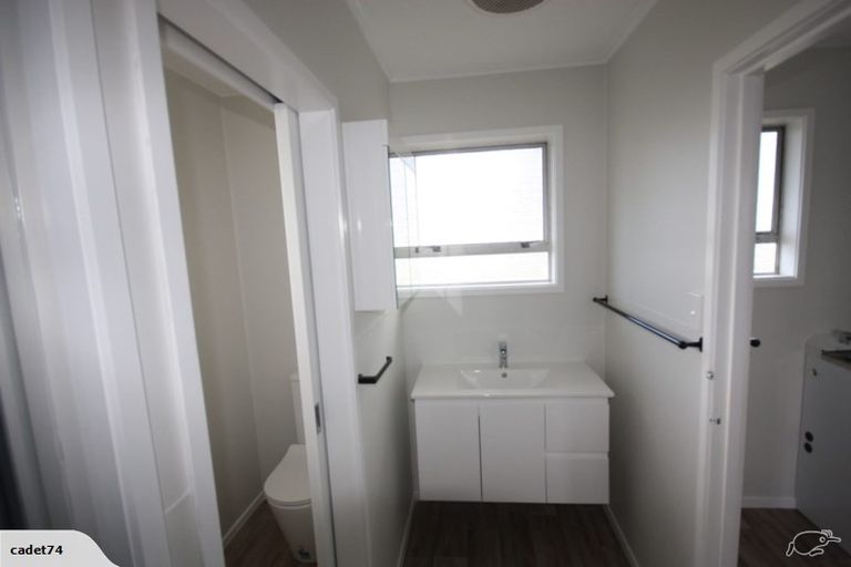 Photo of property in 64a Clayburn Road, Glen Eden, Auckland, 0602