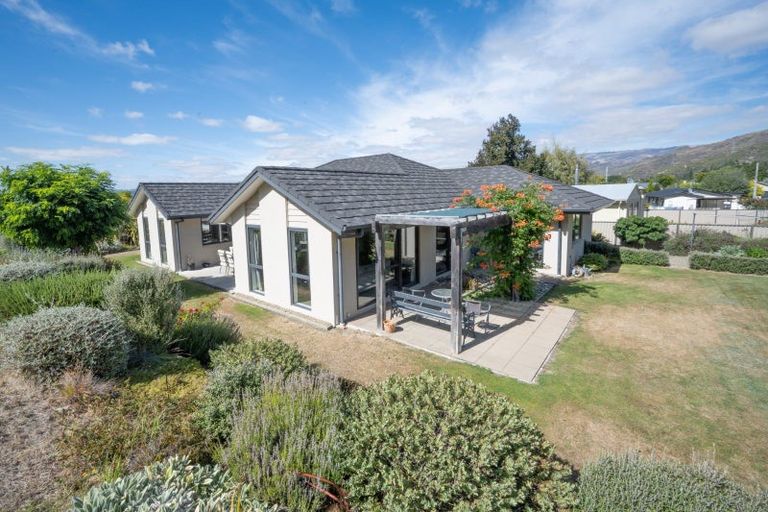 Photo of property in 42 Whitby Street, Clyde, 9330