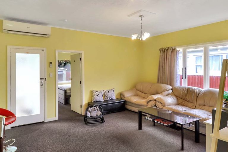 Photo of property in 15 Roberts Street, Epuni, Lower Hutt, 5011