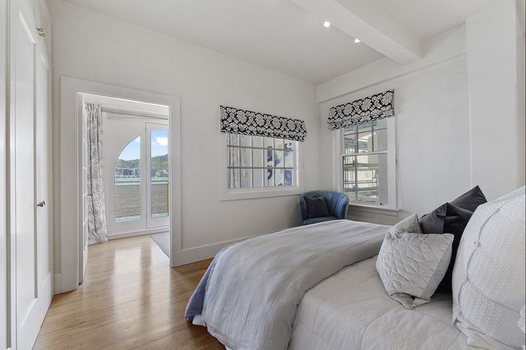 Photo of property in Inverleith Apartments, 3/306 Oriental Parade, Oriental Bay, Wellington, 6011