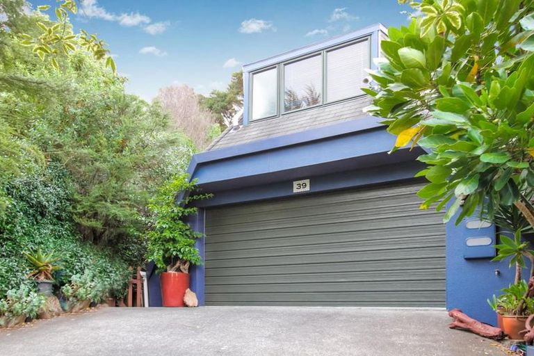Photo of property in 39 Chamari Close, Titirangi, Auckland, 0604