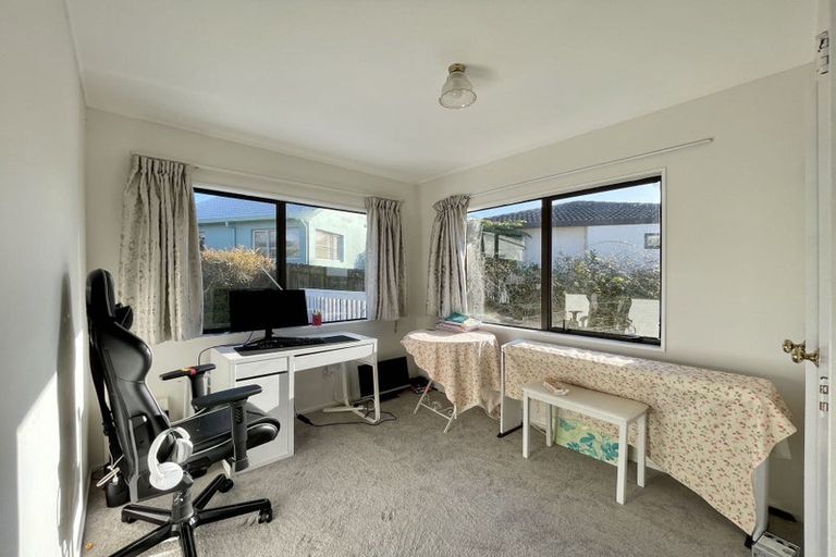 Photo of property in 3 Carl Place, Unsworth Heights, Auckland, 0632