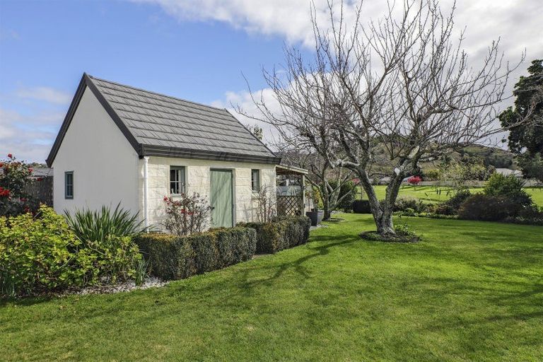 Photo of property in 15 Jacaranda Place, Greenmeadows, Napier, 4112
