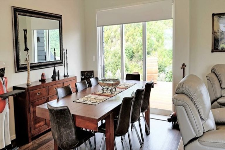 Photo of property in 1 Peregrine Place, Kinloch, Taupo, 3377