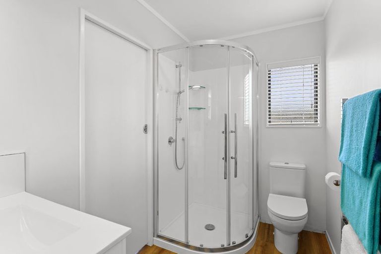 Photo of property in 104 Tutere Street, Waikanae Beach, Waikanae, 5036